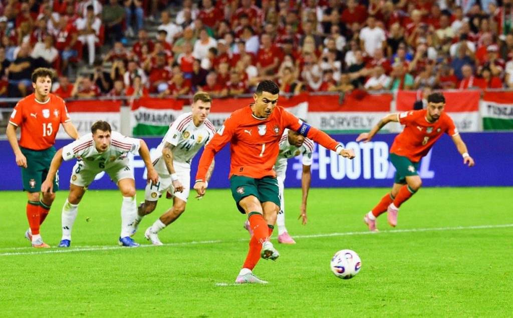Ronaldo ghi bàn trong trận hòa với Hungary ở loạt trận vòng loại World Cup 2026 khu vực châu Âu hồi tháng 10